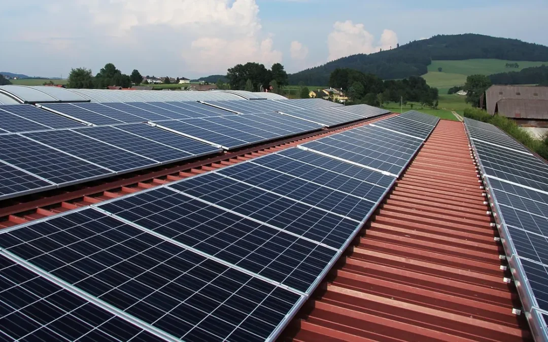 Vata Bazaltică în Izolația Acoperișurilor cu Instalații Fotovoltaice